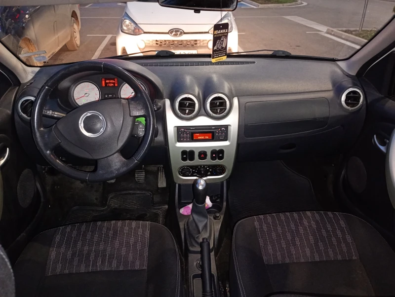 Dacia Logan, снимка 4 - Автомобили и джипове - 52861621