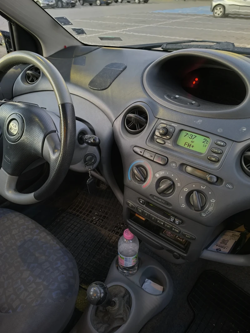 Toyota Yaris 1.3 vvt Бензин.Климатик , снимка 12 - Автомобили и джипове - 52927992
