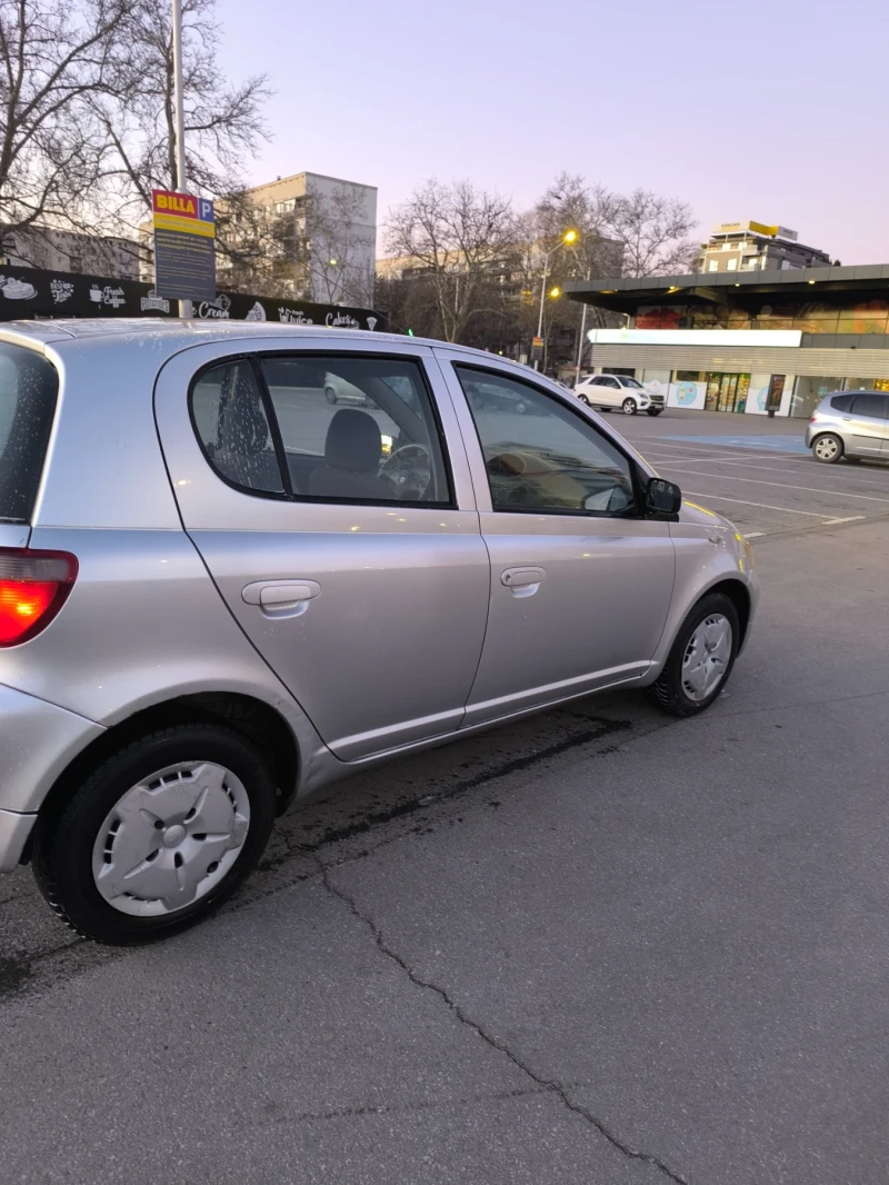 Toyota Yaris 1.3 vvt Бензин.Климатик , снимка 3 - Автомобили и джипове - 52927992