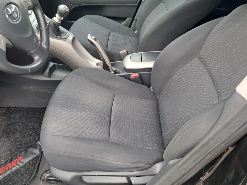 Toyota Auris 2.0 D4D, снимка 16 - Автомобили и джипове - 53521044
