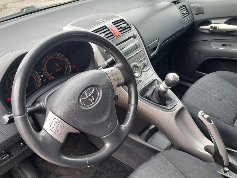 Toyota Auris 2.0 D4D, снимка 17 - Автомобили и джипове - 53521044
