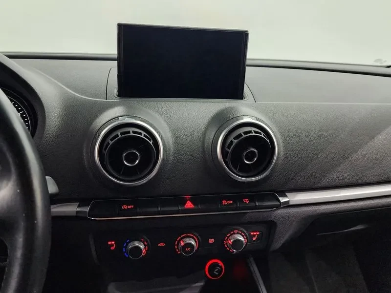 Audi A3 1.6 TDI, снимка 17 - Автомобили и джипове - 54125519