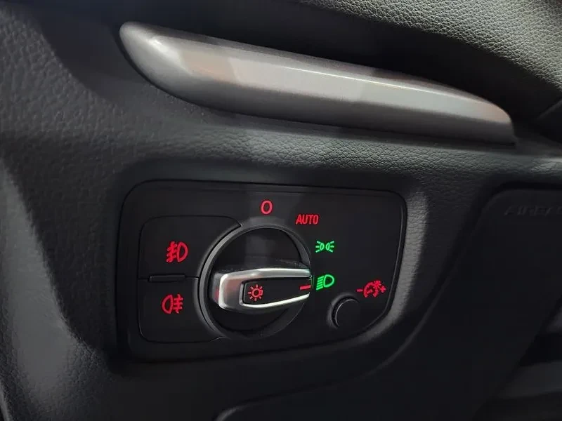 Audi A3 1.6 TDI, снимка 15 - Автомобили и джипове - 54125519