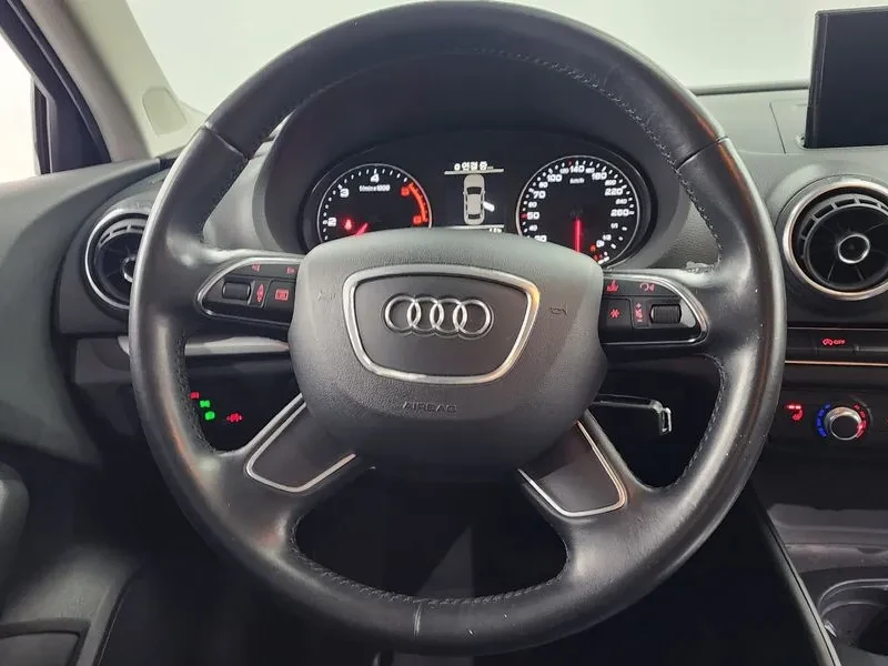 Audi A3 1.6 TDI, снимка 13 - Автомобили и джипове - 54125519
