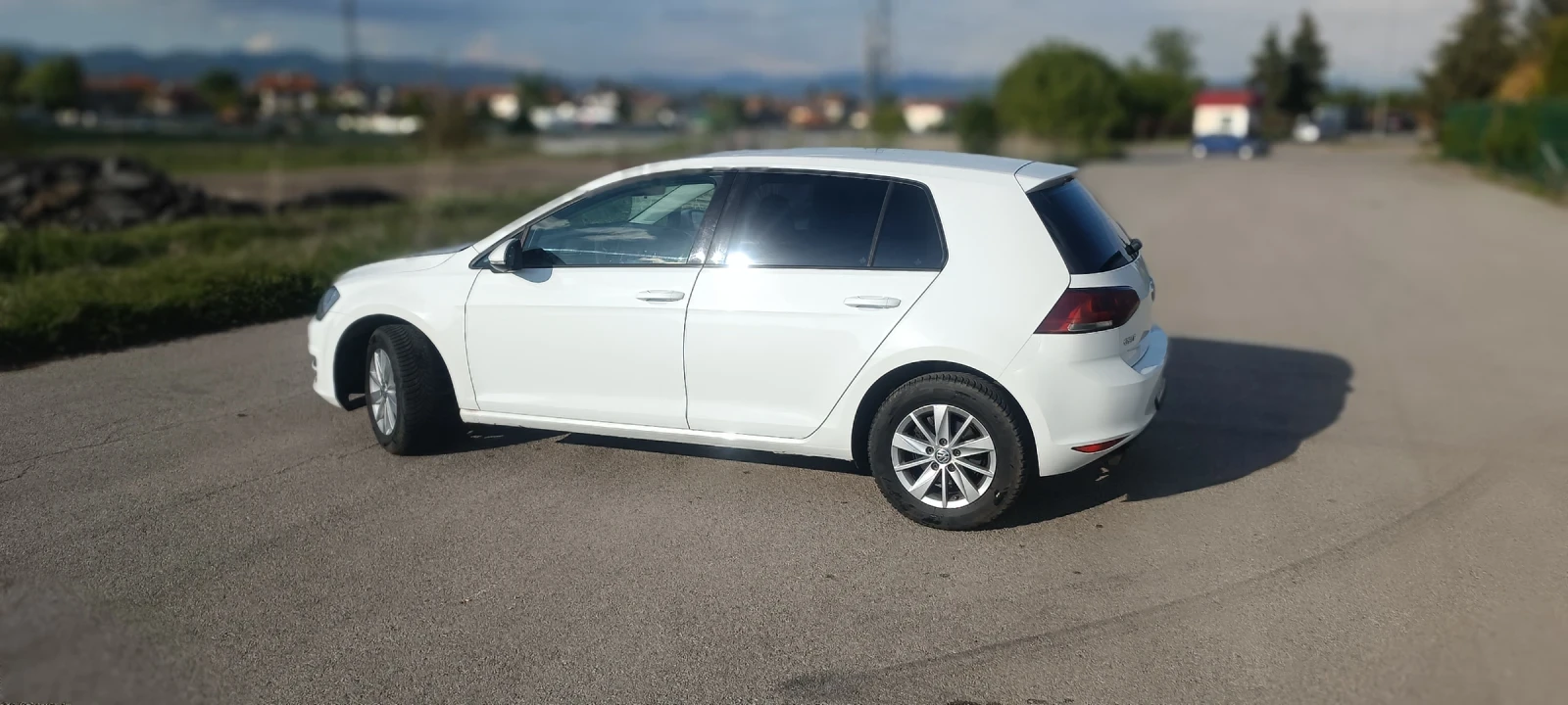 VW Golf 7, 1, 6 TDI Закупен от България, сервизна история  - изображение 4