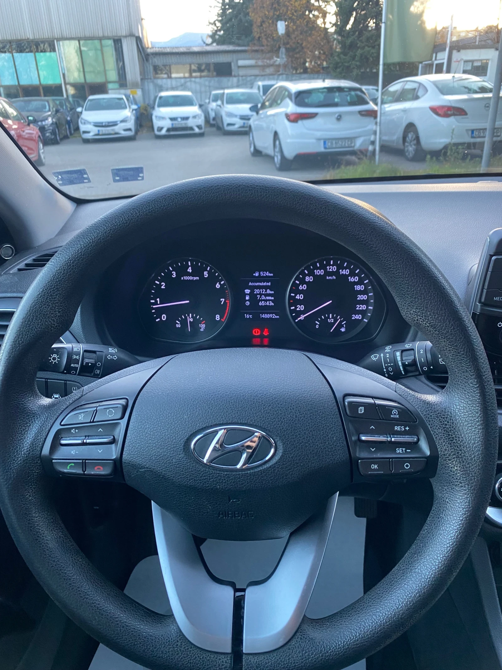 Hyundai I30 1.4i 100 k.c - изображение 9