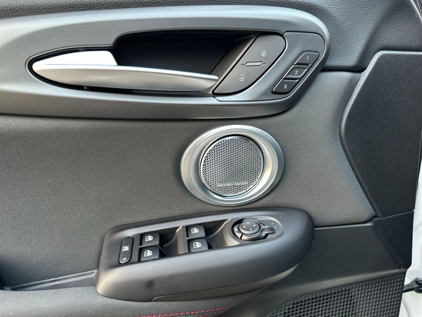 Alfa Romeo Tonale  1.5/160HP/TRIBUTO-ITALIANA/360/NAVI/ACC/AMBI/122v | Mobile.bg   16