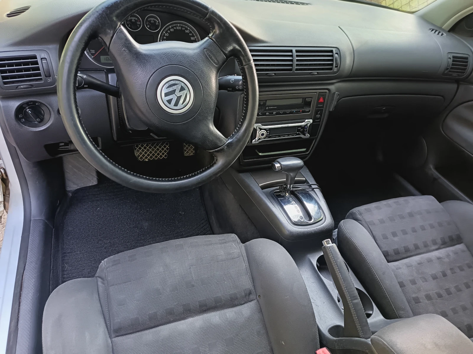 VW Passat 1.9 tdi автомат - изображение 5