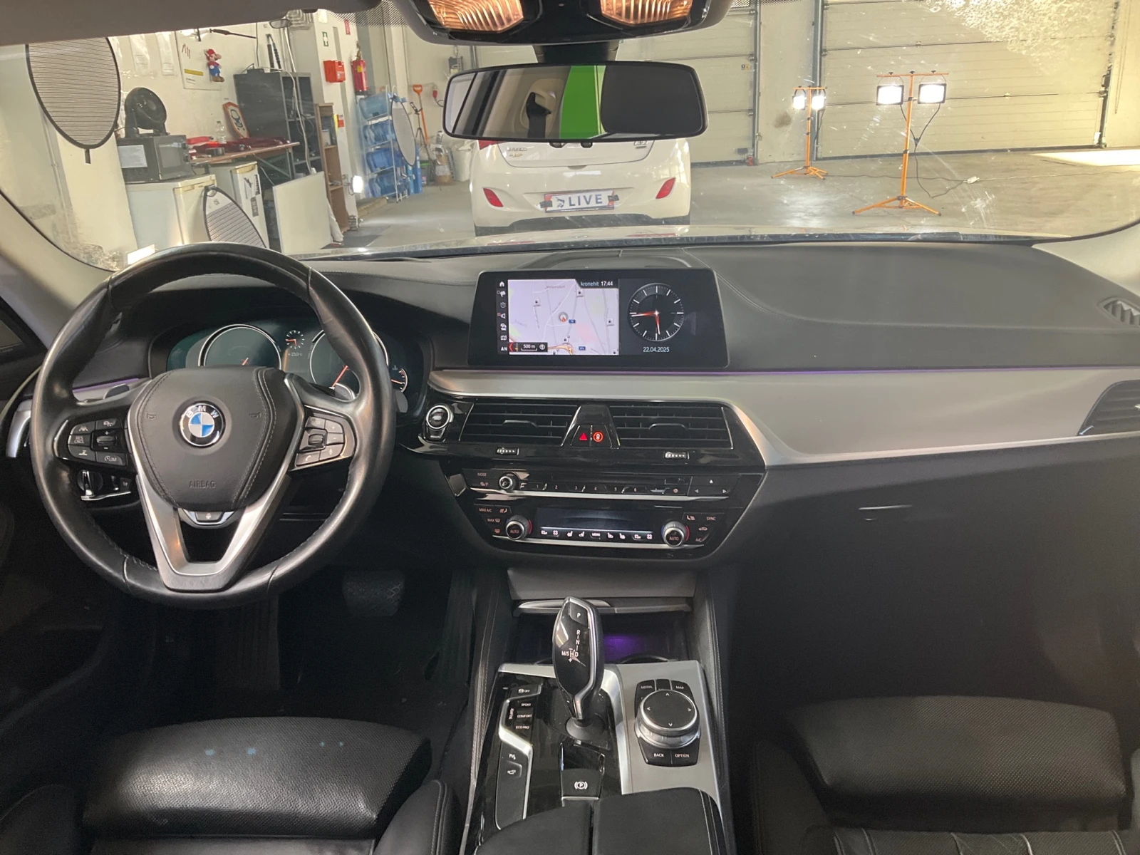 BMW 530 d* Xdrive* Panorama* HeadUp* Digital - изображение 8