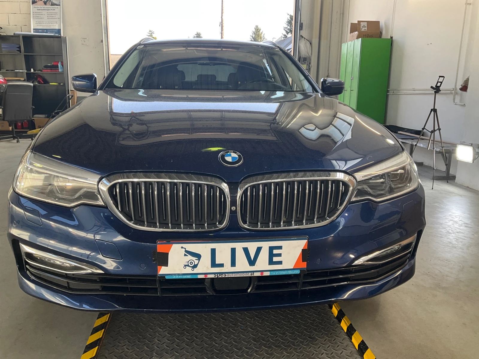 BMW 530 d* Xdrive* Panorama* HeadUp* Digital - изображение 2