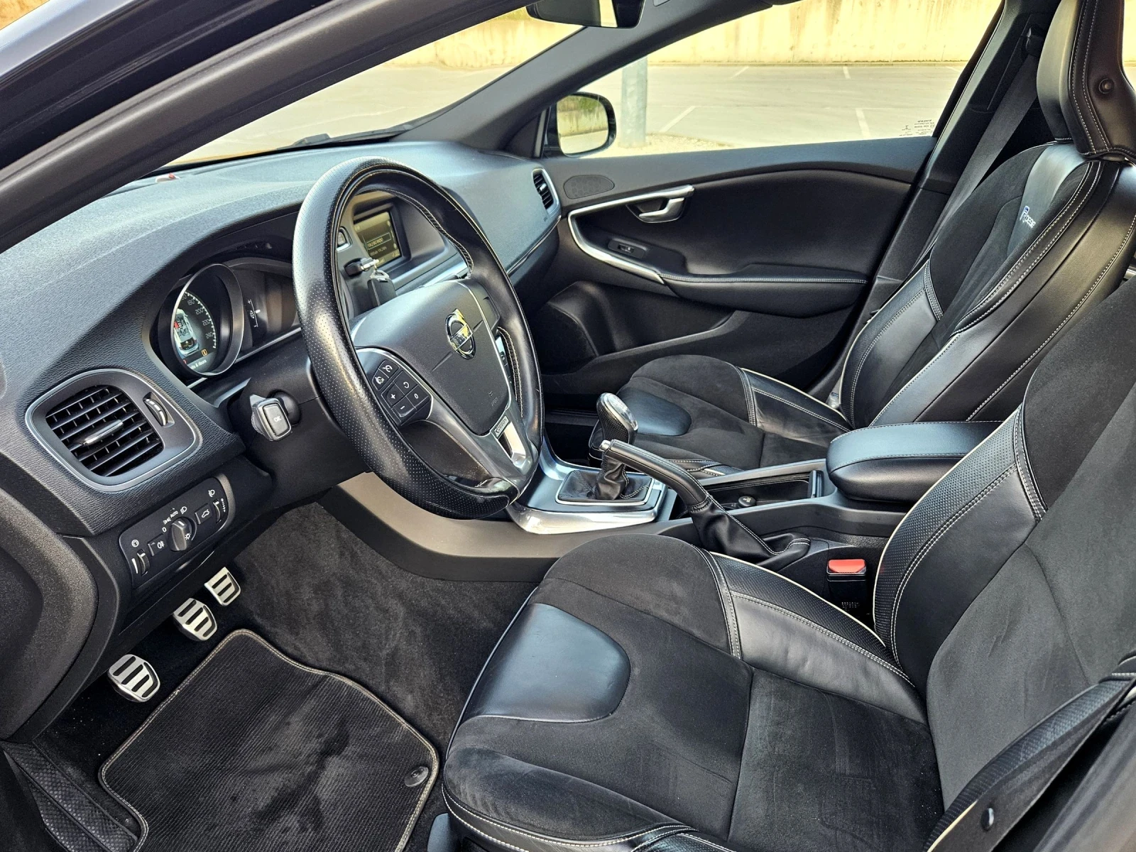 Volvo V40 R-DESIGN - изображение 9