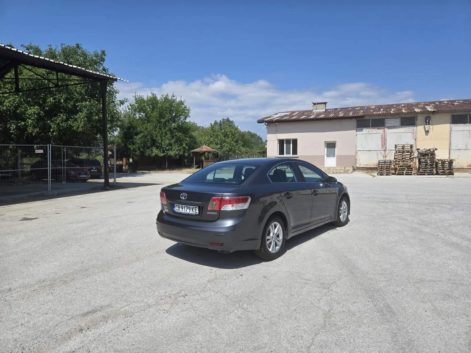 Toyota Avensis  - изображение 4