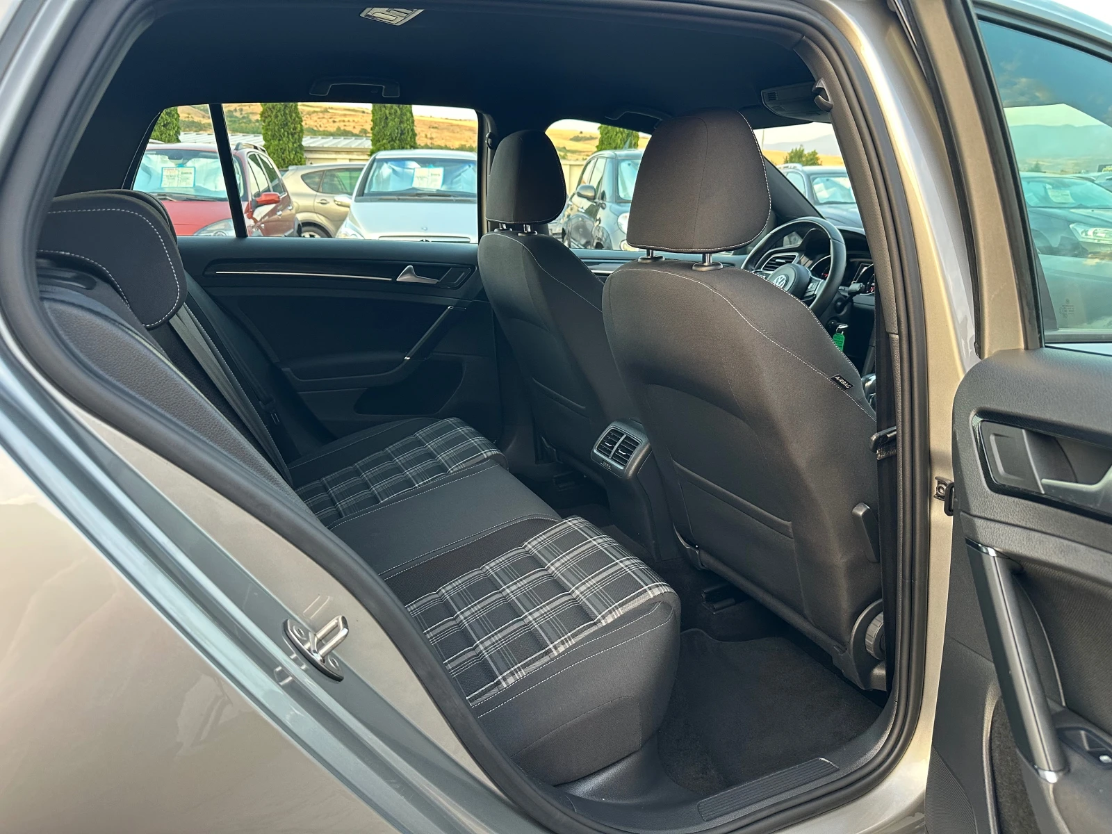 VW Golf 2.0GTD* 184kc* AVTOMATIK* NAVI* TOP*  - изображение 7