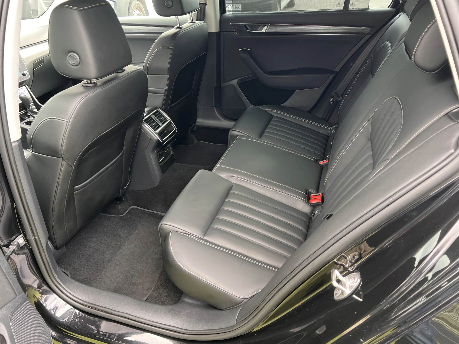 Skoda Superb STYLE/2.0TDI/200K.C./7AT/4X4 - изображение 10