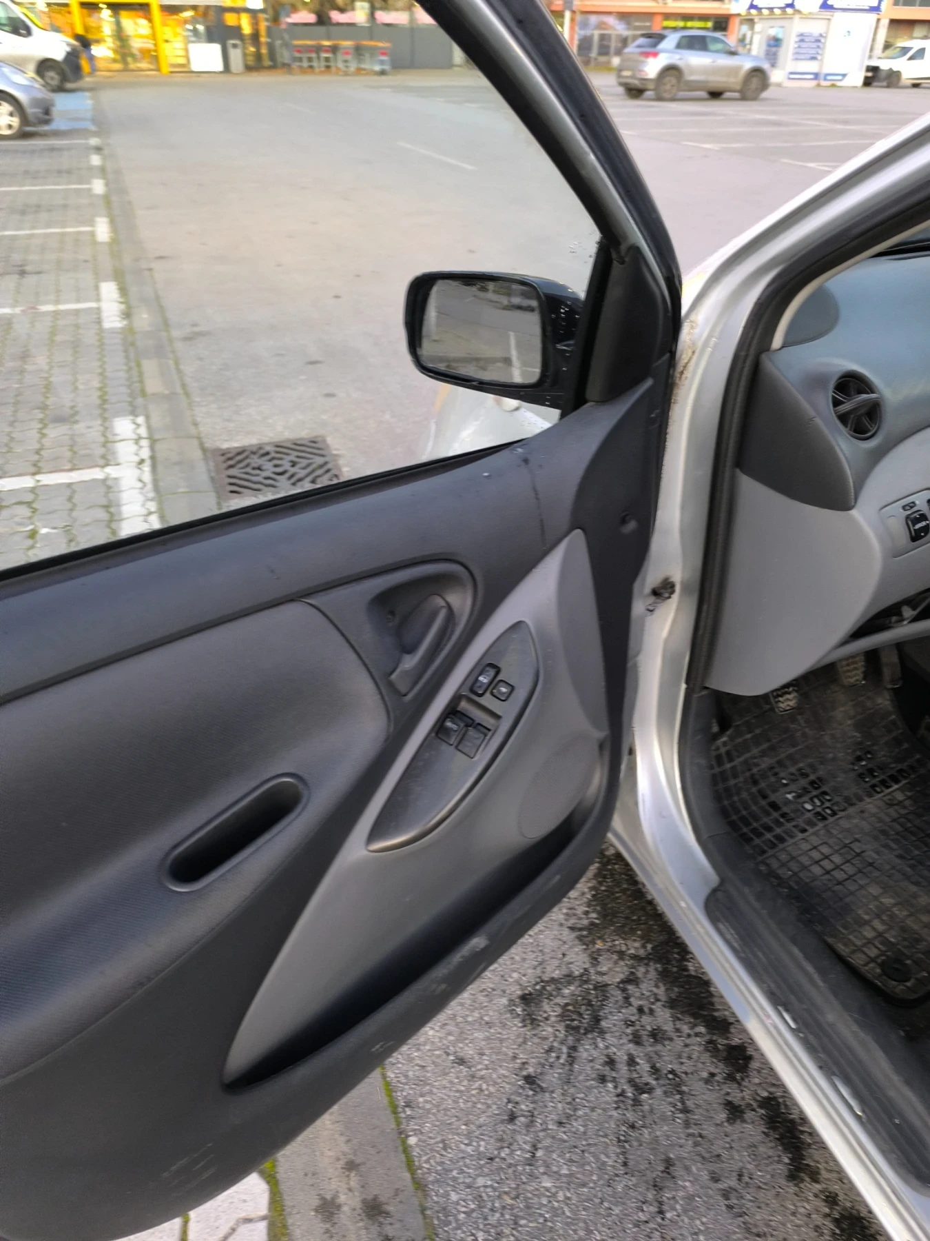 Toyota Yaris 1.3 vvt Бензин.Климатик  - изображение 5