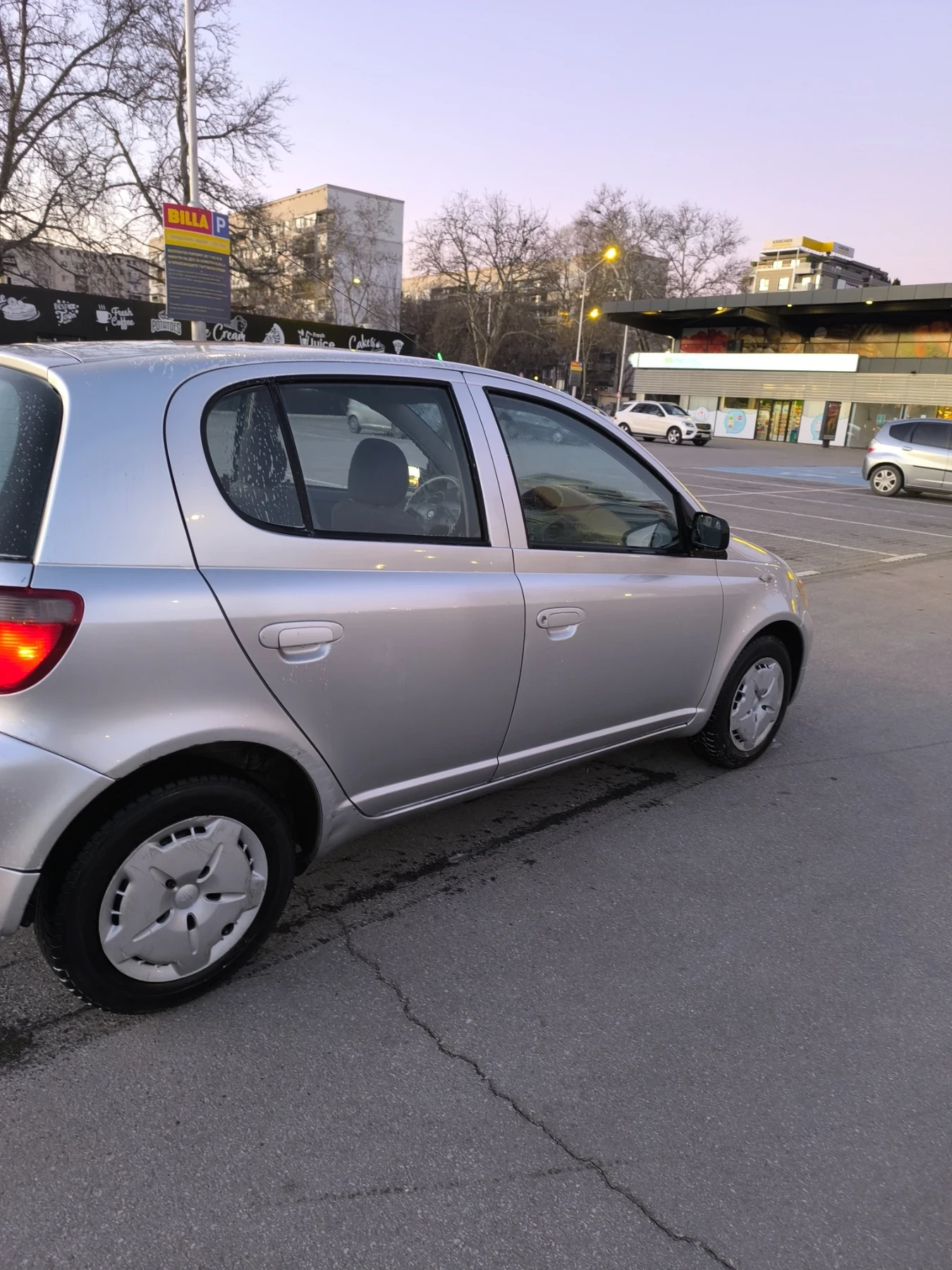Toyota Yaris 1.3 vvt Бензин.Климатик  - изображение 3