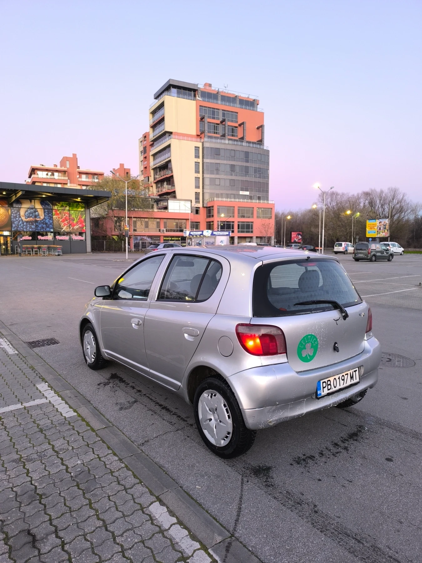 Toyota Yaris 1.3 vvt Бензин.Климатик  - изображение 7