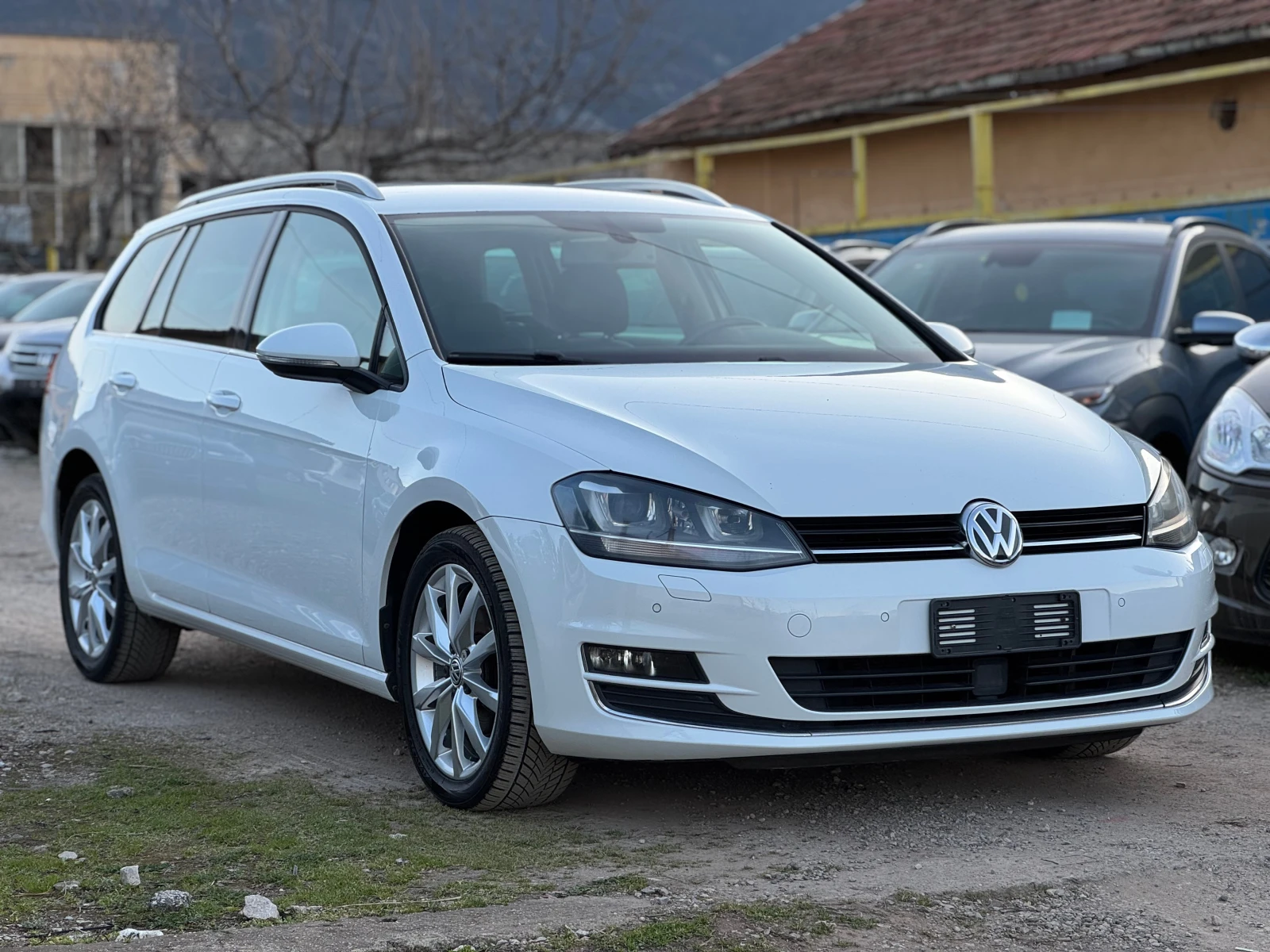 VW Golf 2.0TDI * DSG * NAVI * LED * XENON