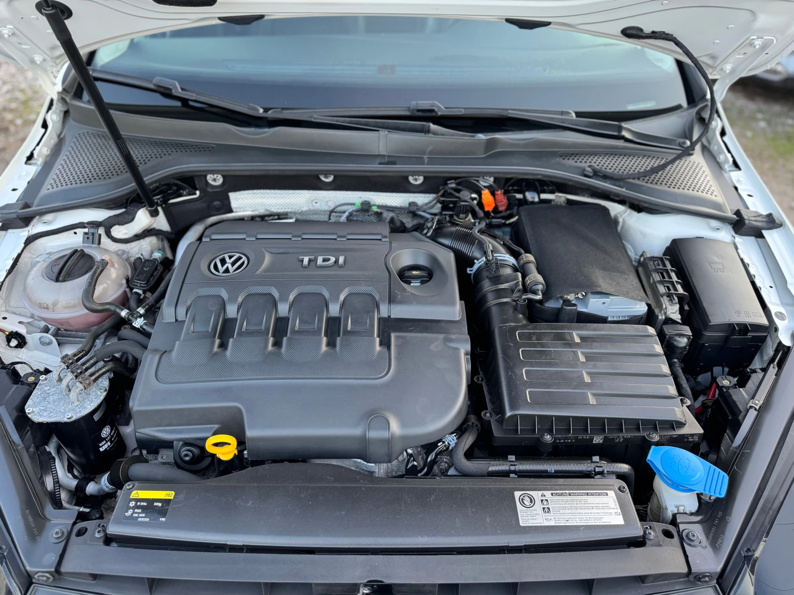 VW Golf 2.0TDI * DSG * NAVI * LED * XENON, снимка 14 - Автомобили и джипове - 53833431