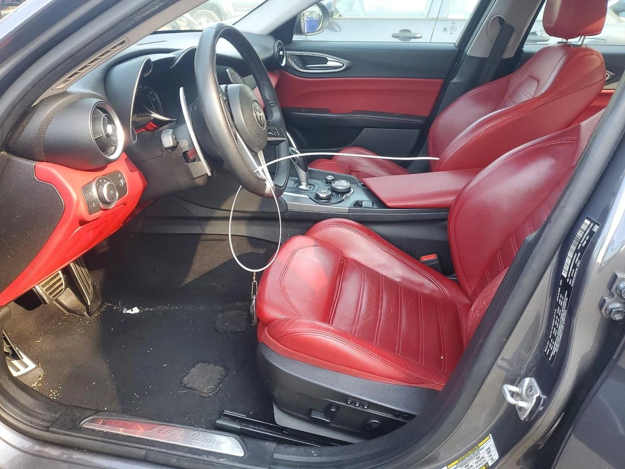 Alfa Romeo Giulia 2.0l Ti * KРАЙНА ЦЕНА ДО БГ* , снимка 7 - Автомобили и джипове - 54080401