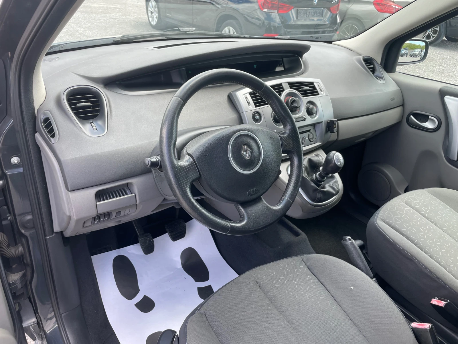 Renault Scenic 1.6i, снимка 10 - Автомобили и джипове - 54396919