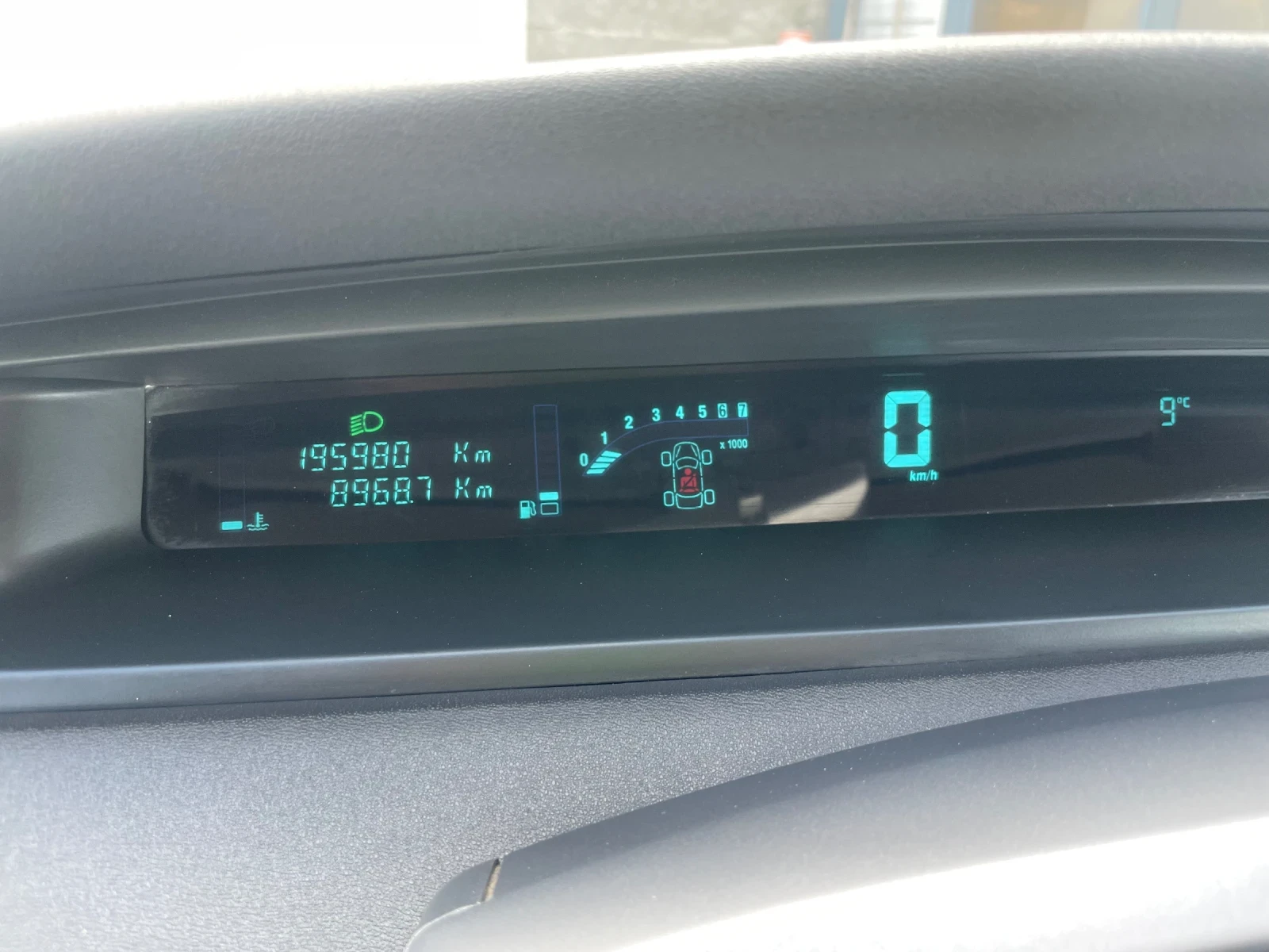 Renault Scenic 1.6i, снимка 15 - Автомобили и джипове - 54396919