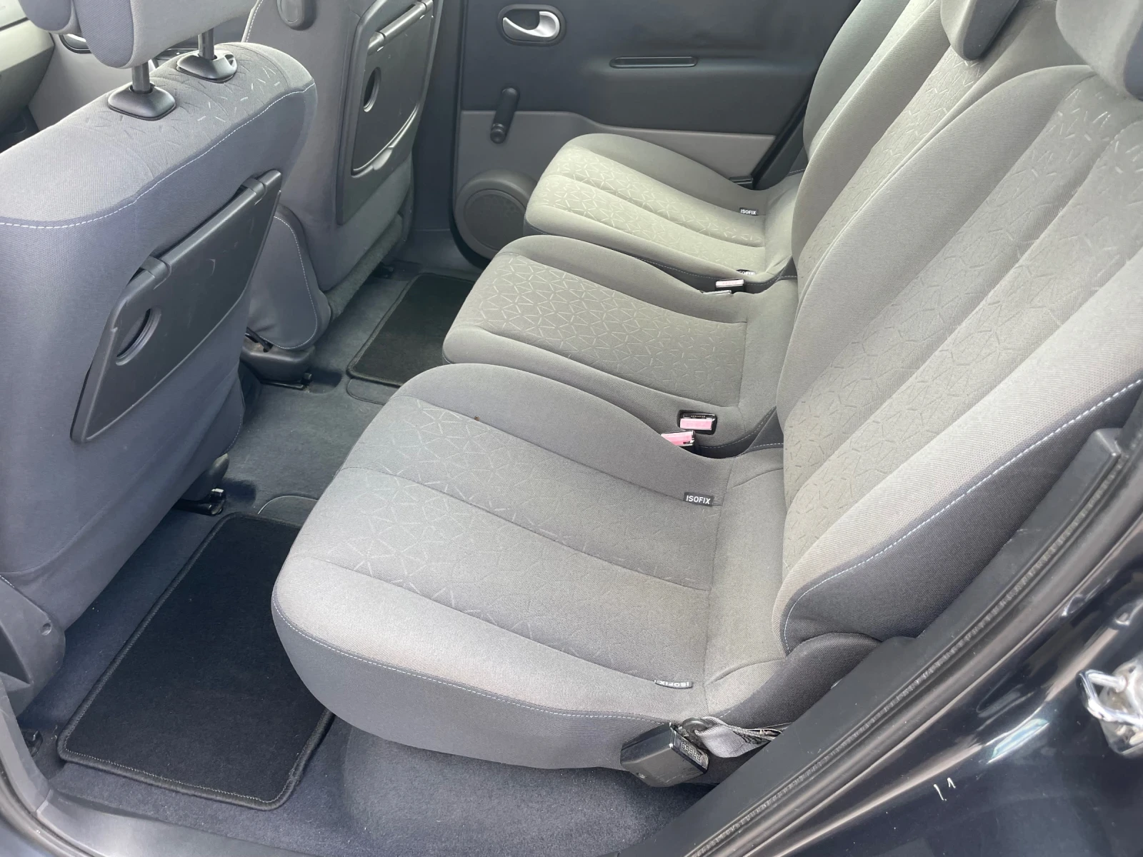 Renault Scenic 1.6i, снимка 13 - Автомобили и джипове - 54396919