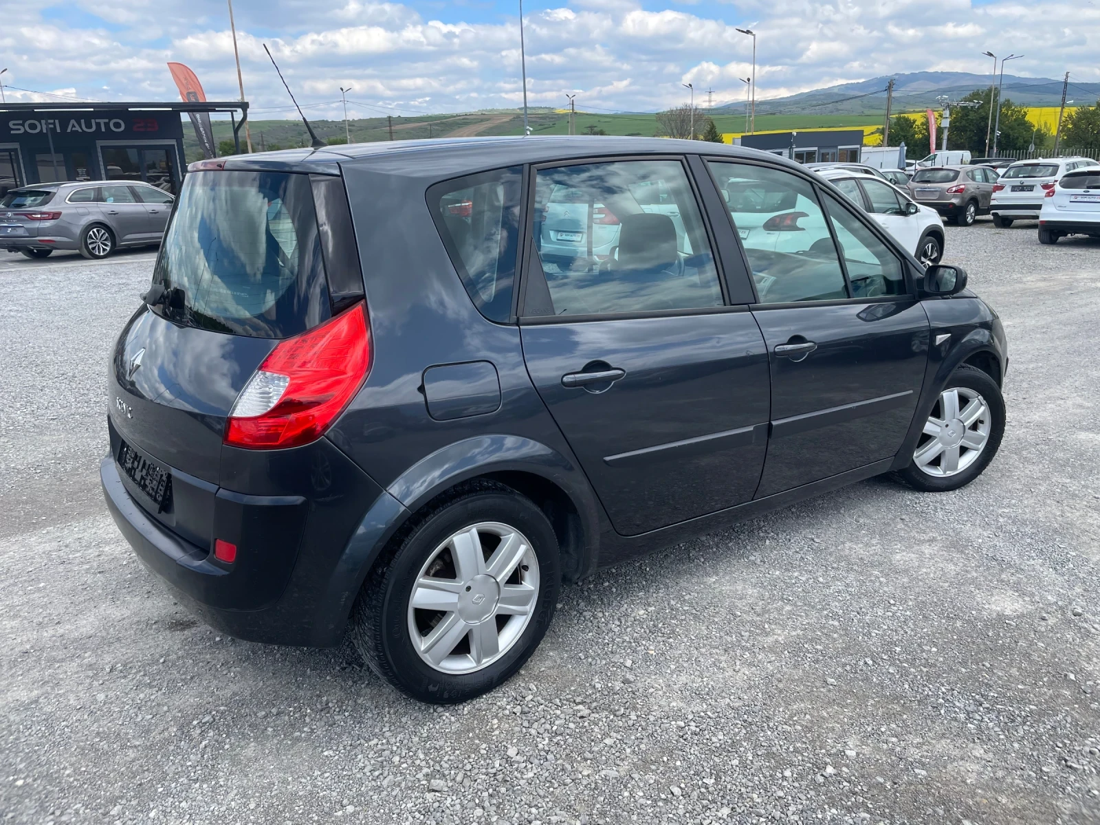 Renault Scenic 1.6i, снимка 7 - Автомобили и джипове - 54396919