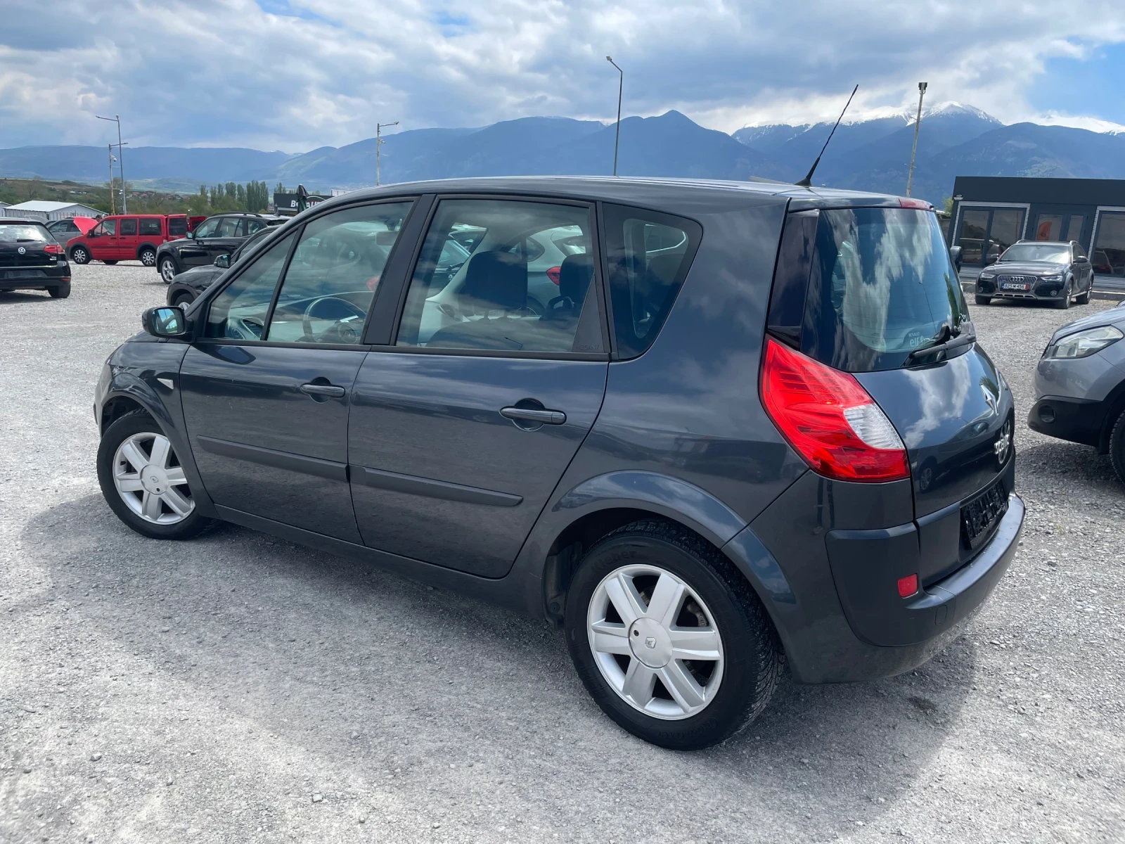 Renault Scenic 1.6i, снимка 5 - Автомобили и джипове - 54396919