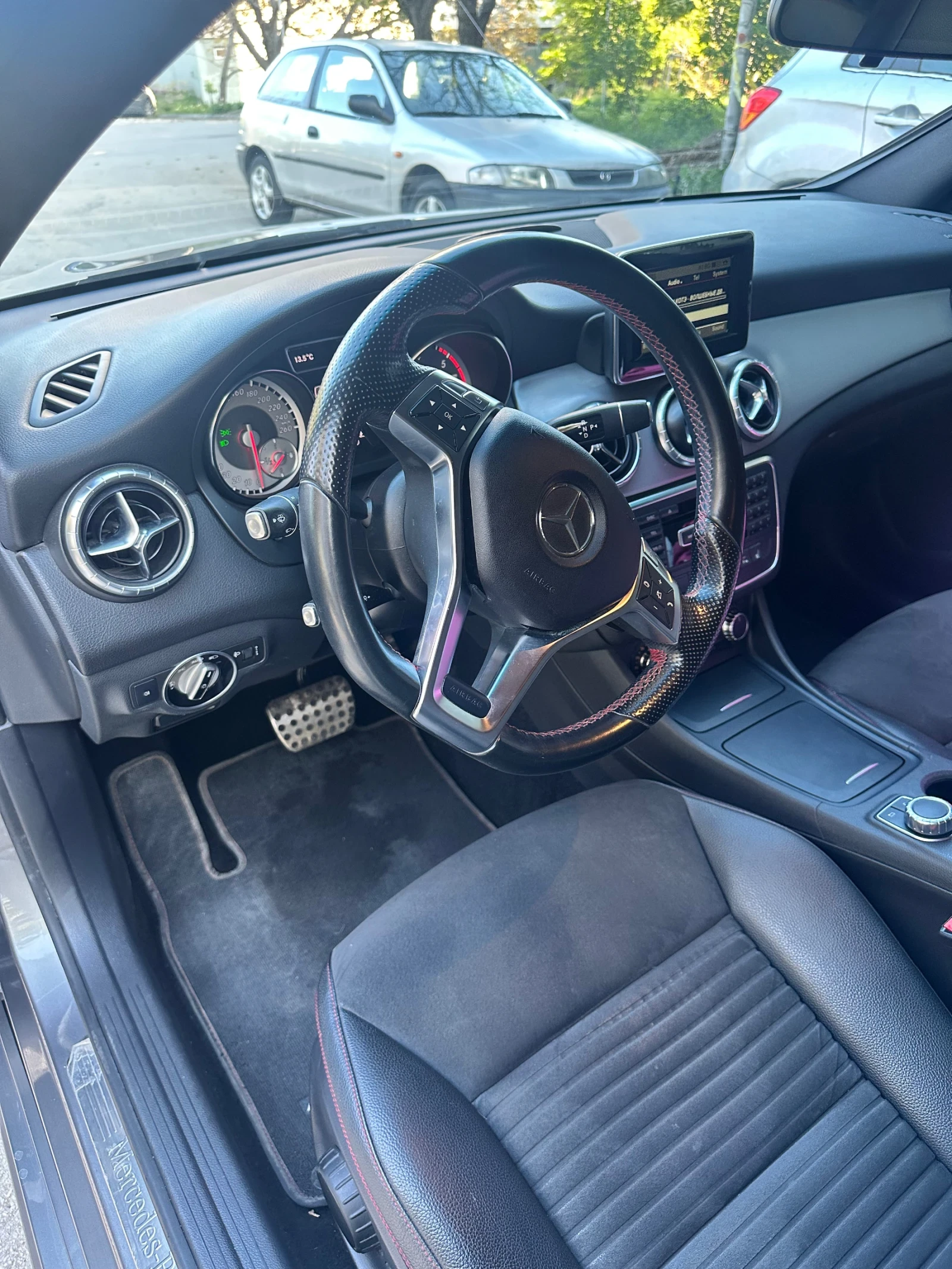 Mercedes-Benz CLA 180, снимка 8 - Автомобили и джипове - 55658459