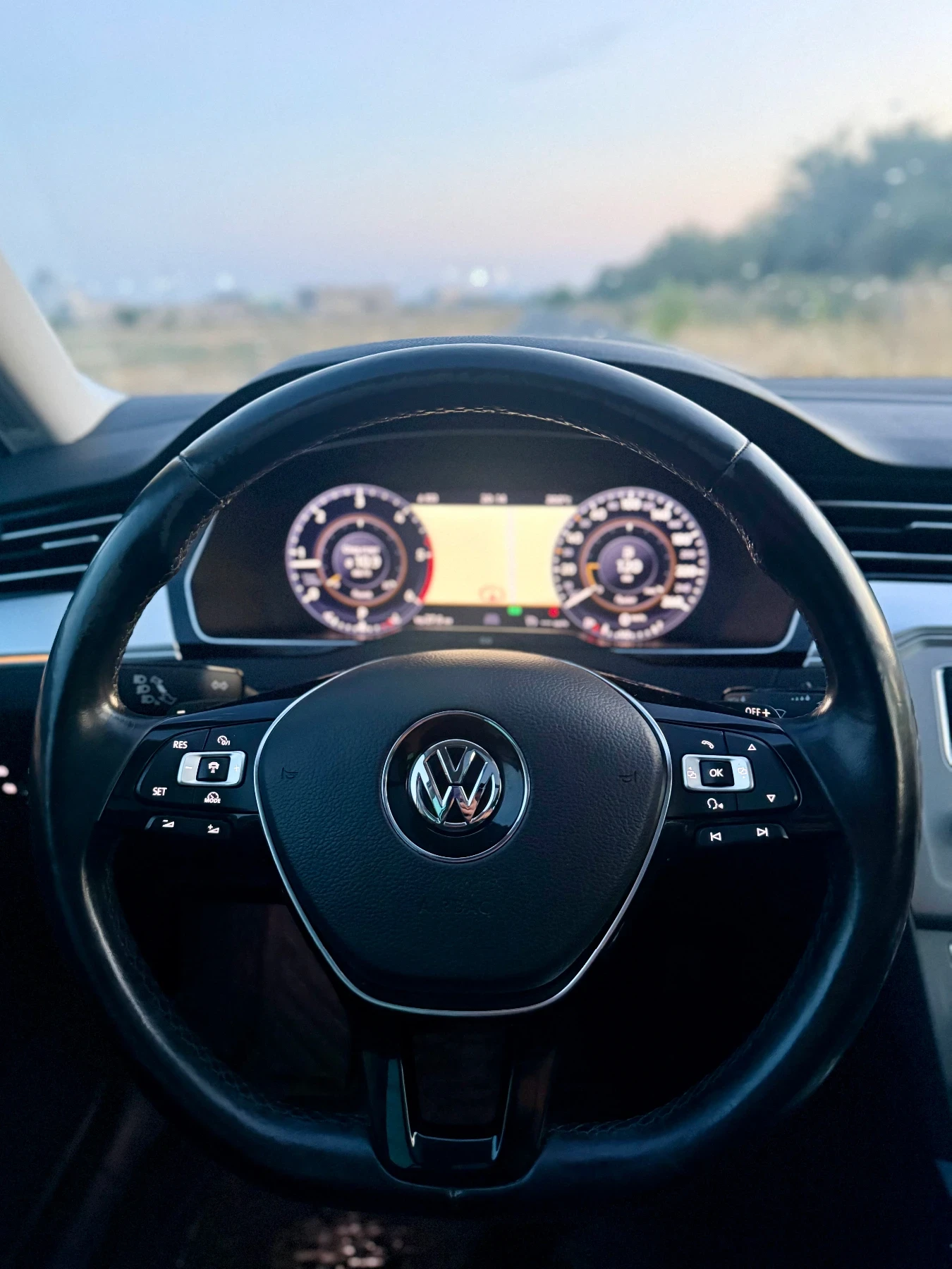 VW Passat Comfortline 2.0TDI DIGITAL | DSG | PANORAMA | NAVI, снимка 10 - Автомобили и джипове - 55824871