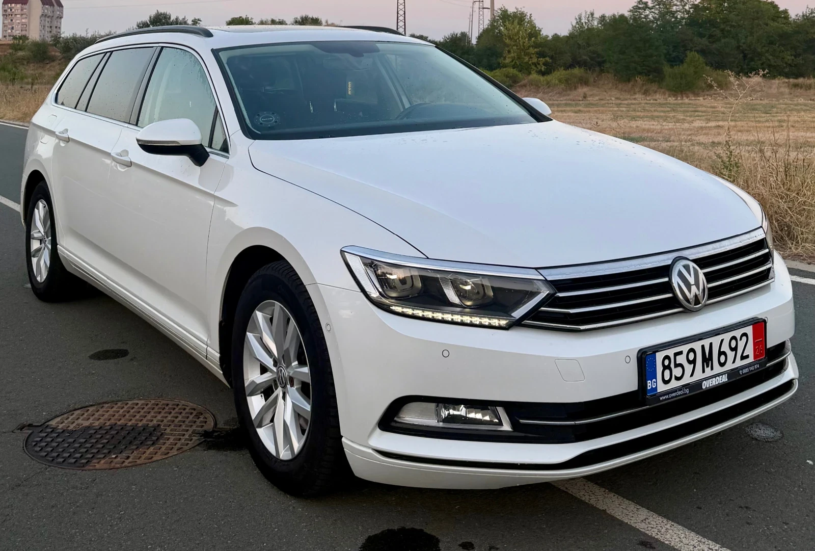 VW Passat Comfortline 2.0TDI DIGITAL | DSG | PANORAMA | NAVI, снимка 2 - Автомобили и джипове - 55824871