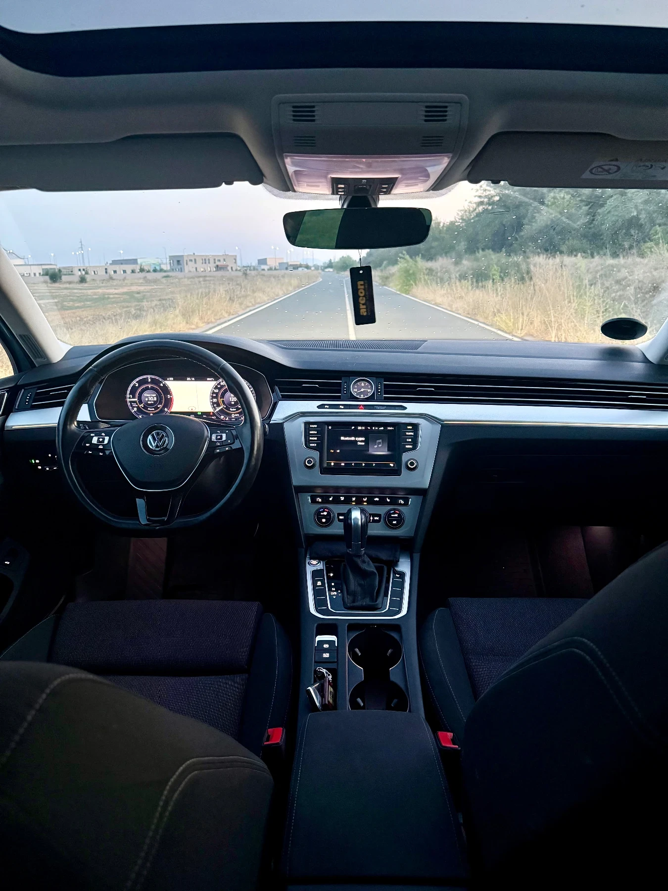 VW Passat Comfortline 2.0TDI DIGITAL | DSG | PANORAMA | NAVI, снимка 9 - Автомобили и джипове - 55824871