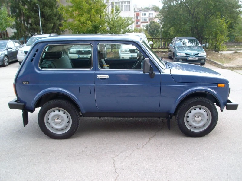 Lada Niva 1.7i 21 000 km KATO NOVA, снимка 4 - Автомобили и джипове - 41886196