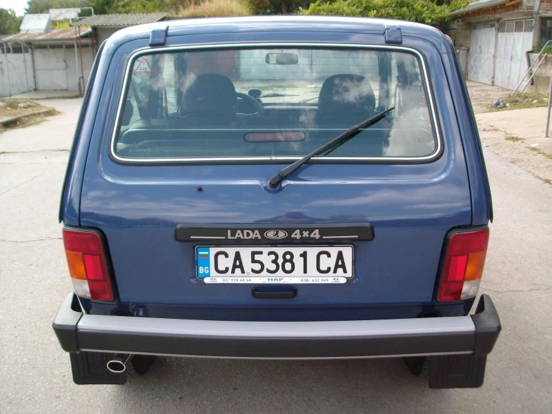 Lada Niva 1.7i 21 000 km KATO NOVA, снимка 6 - Автомобили и джипове - 41886196