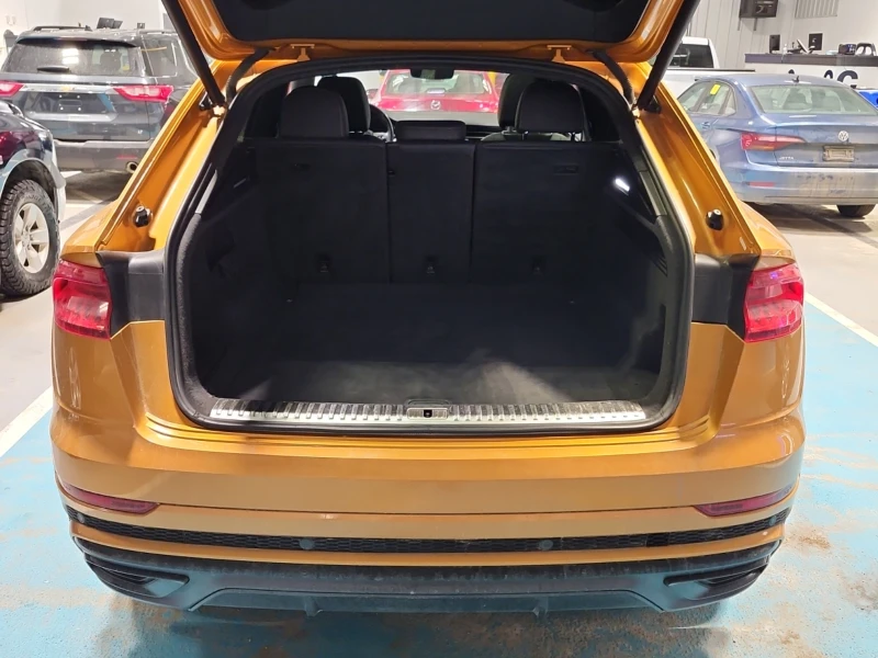 Audi Q8 * PROGRESSIV * CARFAX * ЦЕНА ДО БЪЛГАРИЯ, снимка 12 - Автомобили и джипове - 53190499