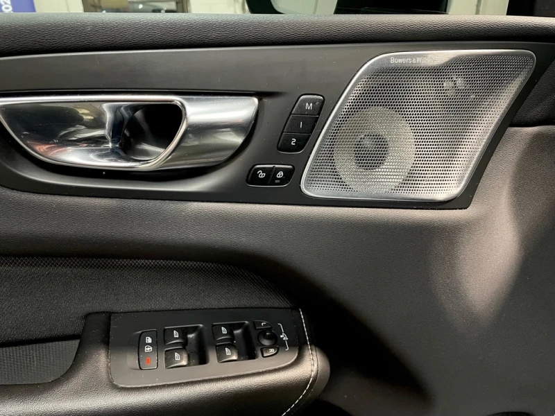 Volvo XC60 R-DESIGN, снимка 11 - Автомобили и джипове - 53356472