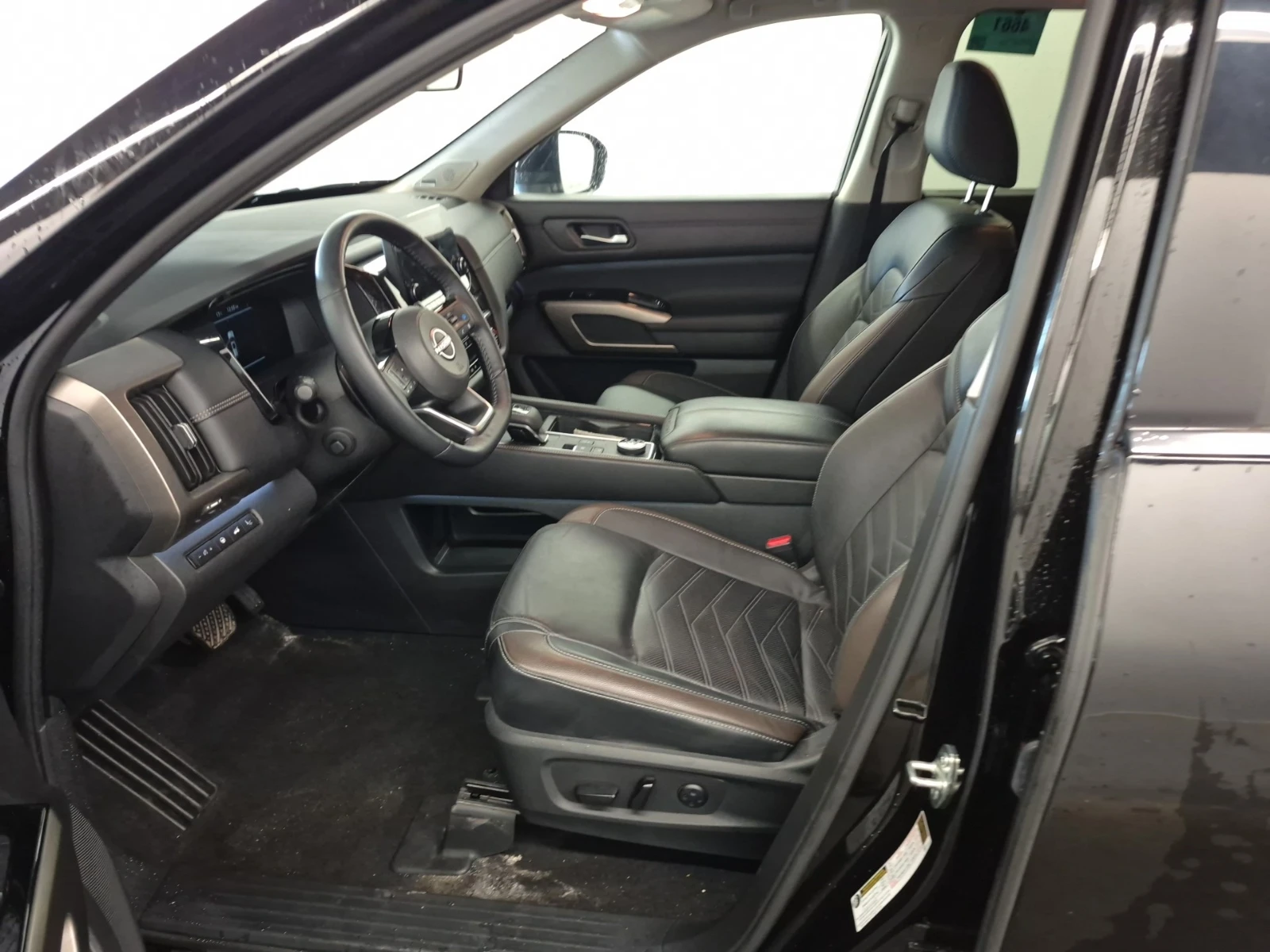 Nissan Pathfinder Platinum 4WD - изображение 8