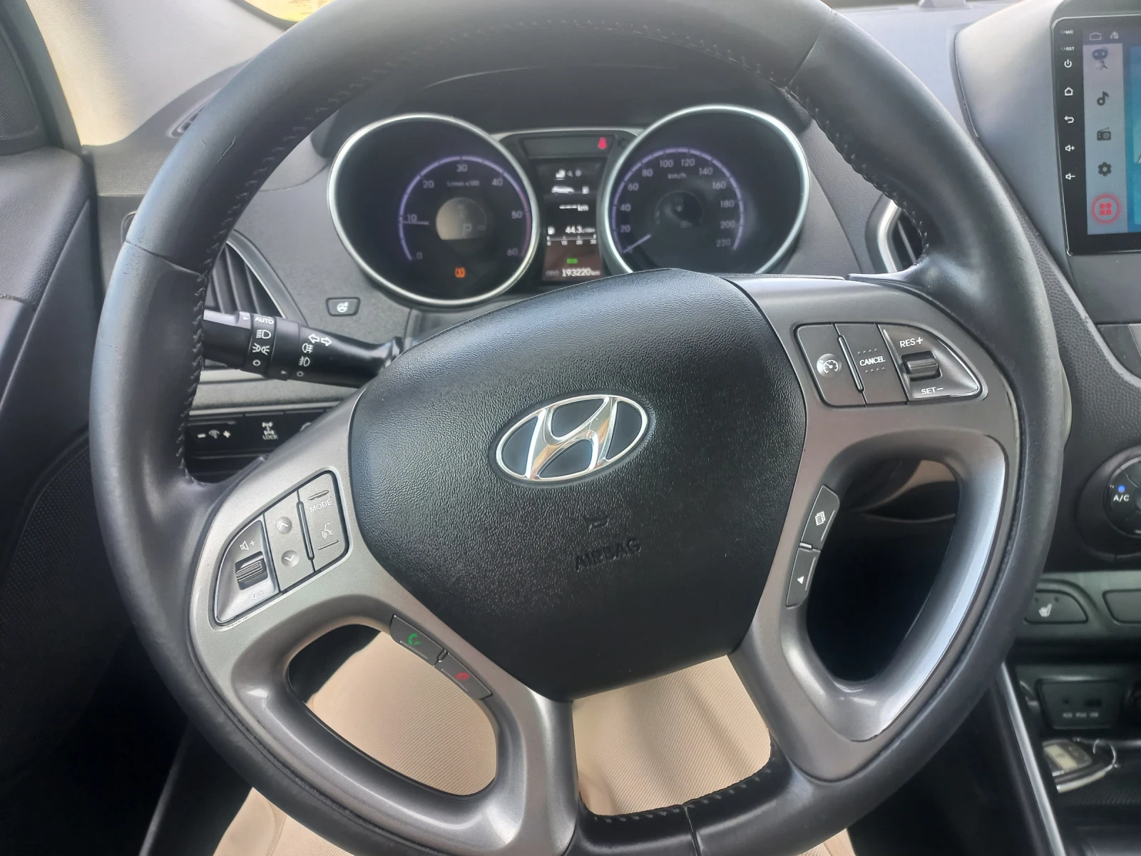 Hyundai IX35 2, 0 CRDI 4WD, снимка 15 - Автомобили и джипове - 54012319