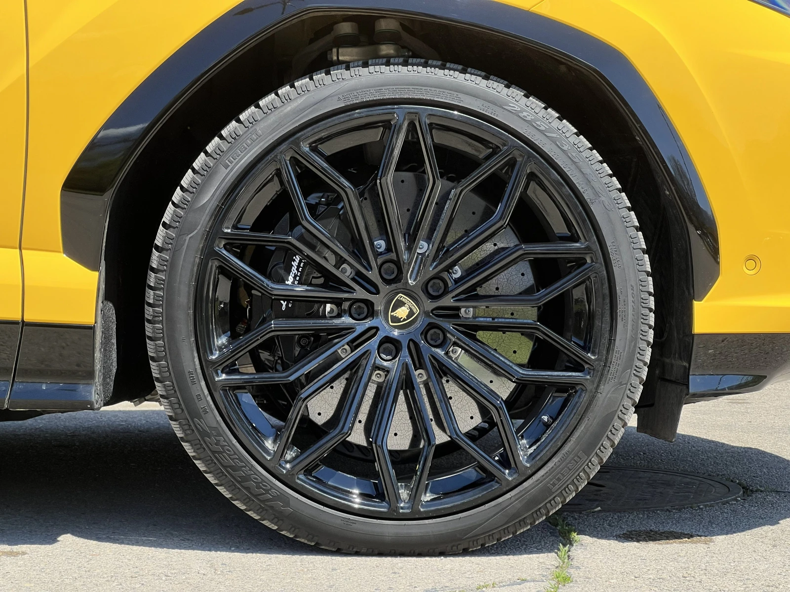 Lamborghini Urus SE / FACELIFT / PLUG-IN/ CERAMIC / CARBON/ PANO / , снимка 7 - Автомобили и джипове - 54303441