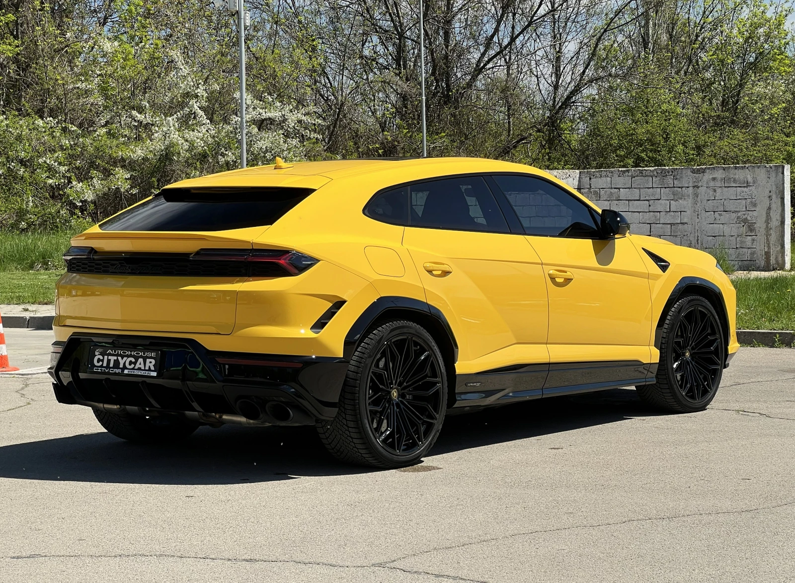 Lamborghini Urus SE / FACELIFT / PLUG-IN/ CERAMIC / CARBON/ PANO / , снимка 5 - Автомобили и джипове - 54303441