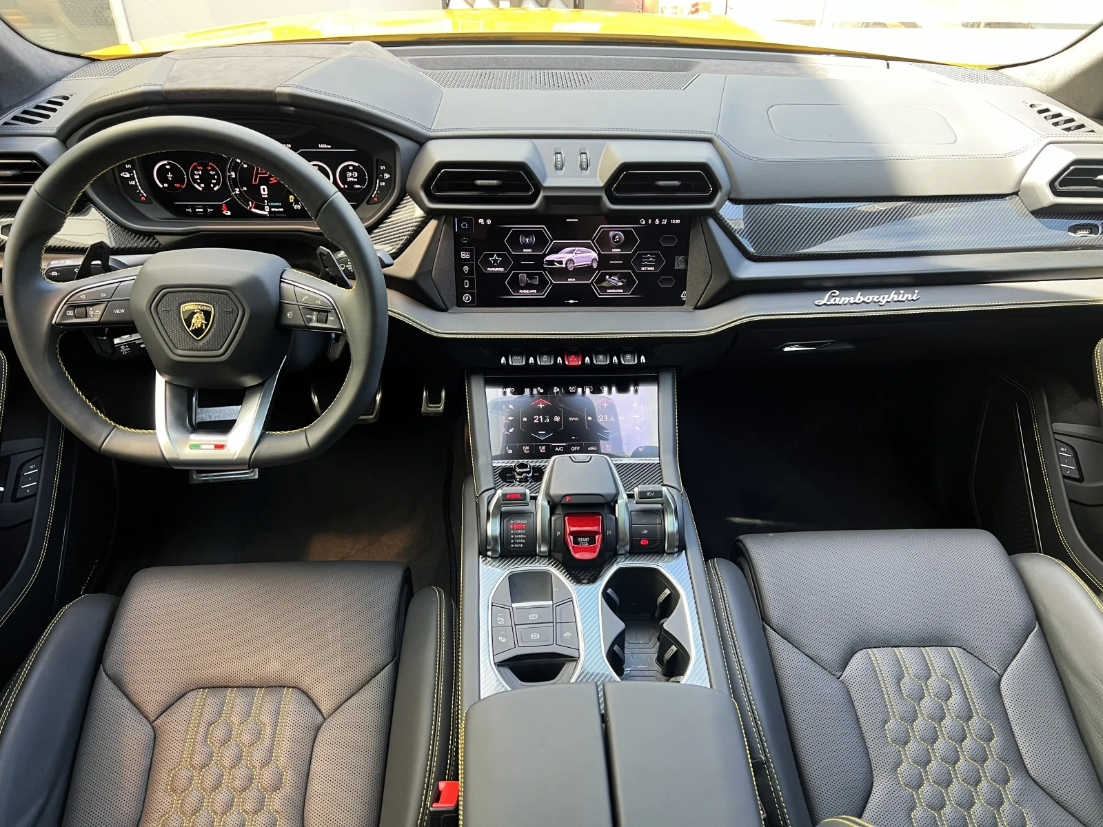 Lamborghini Urus SE / FACELIFT / PLUG-IN/ CERAMIC / CARBON/ PANO / , снимка 10 - Автомобили и джипове - 54303441