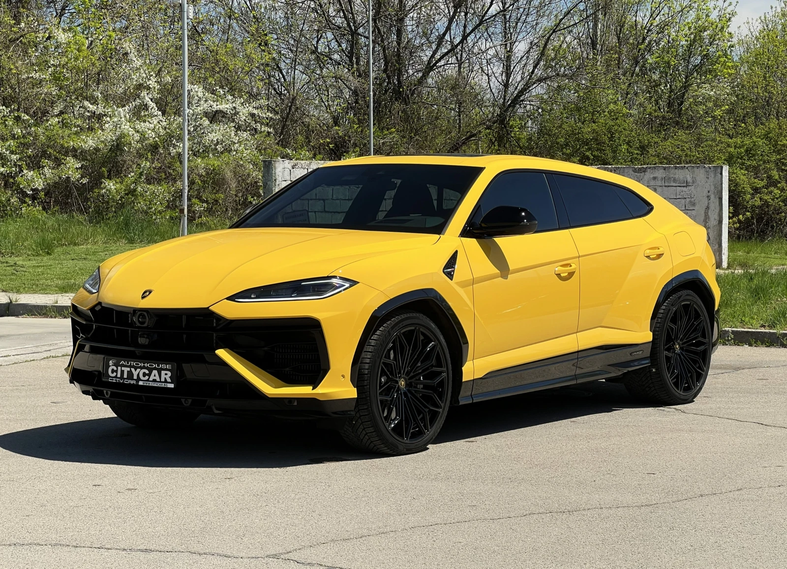 Lamborghini Urus SE / FACELIFT / PLUG-IN/ CERAMIC / CARBON/ PANO / , снимка 3 - Автомобили и джипове - 54303441