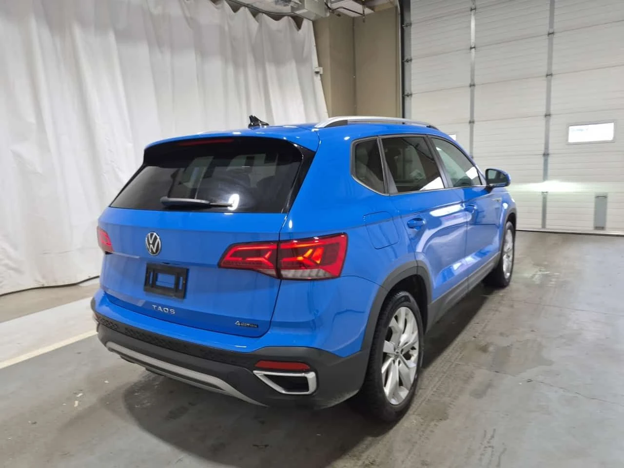 VW Taos HIGHLINE| LANE ASSIST| ПОДГРЕВИ| ПАНО| 2 КЛЮЧА| , снимка 3 - Автомобили и джипове - 55009543