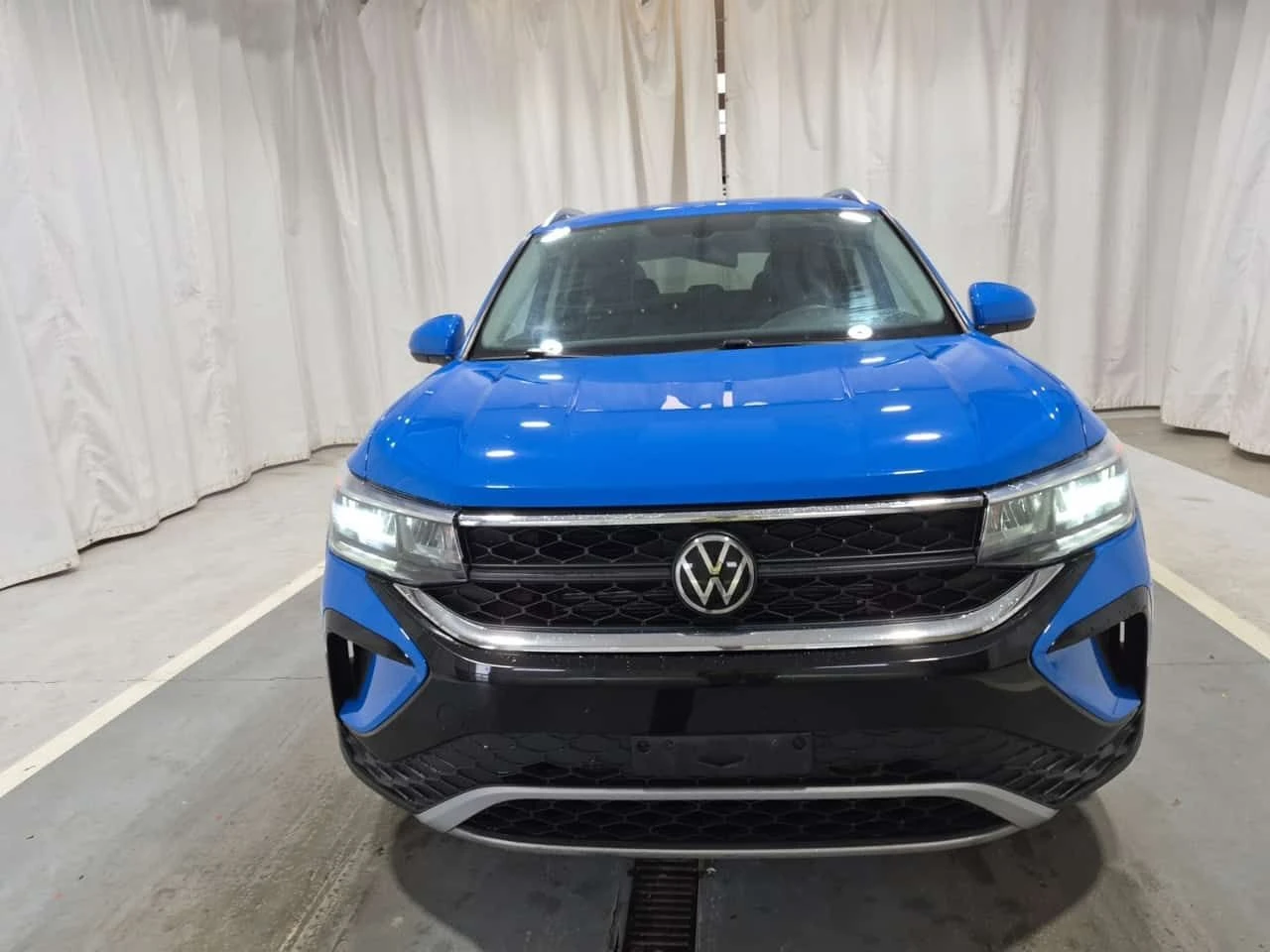 VW Taos HIGHLINE| LANE ASSIST| ПОДГРЕВИ| ПАНО| 2 КЛЮЧА| , снимка 17 - Автомобили и джипове - 55009543