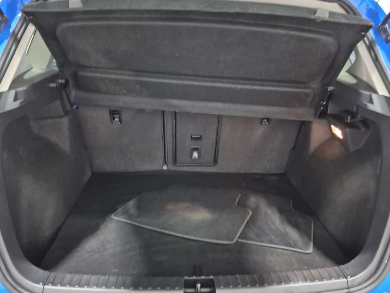 VW Taos HIGHLINE| LANE ASSIST| ПОДГРЕВИ| ПАНО| 2 КЛЮЧА| , снимка 13 - Автомобили и джипове - 55009543