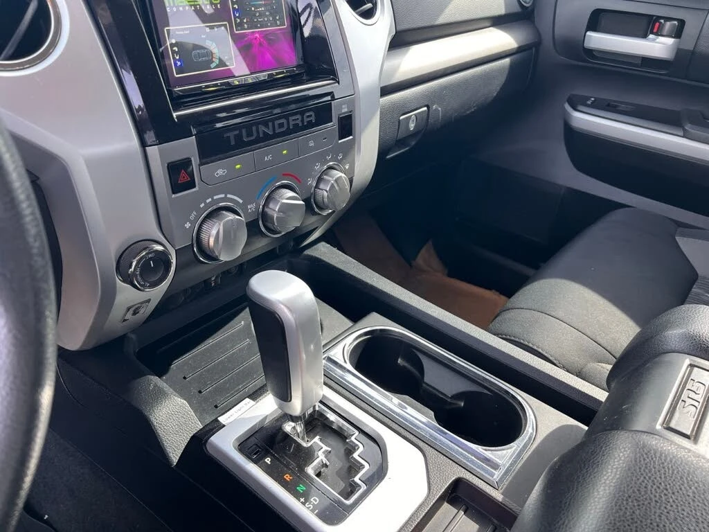 Toyota Tundra SR5 Double Cab 5.7L 4WD, снимка 15 - Автомобили и джипове - 55205715