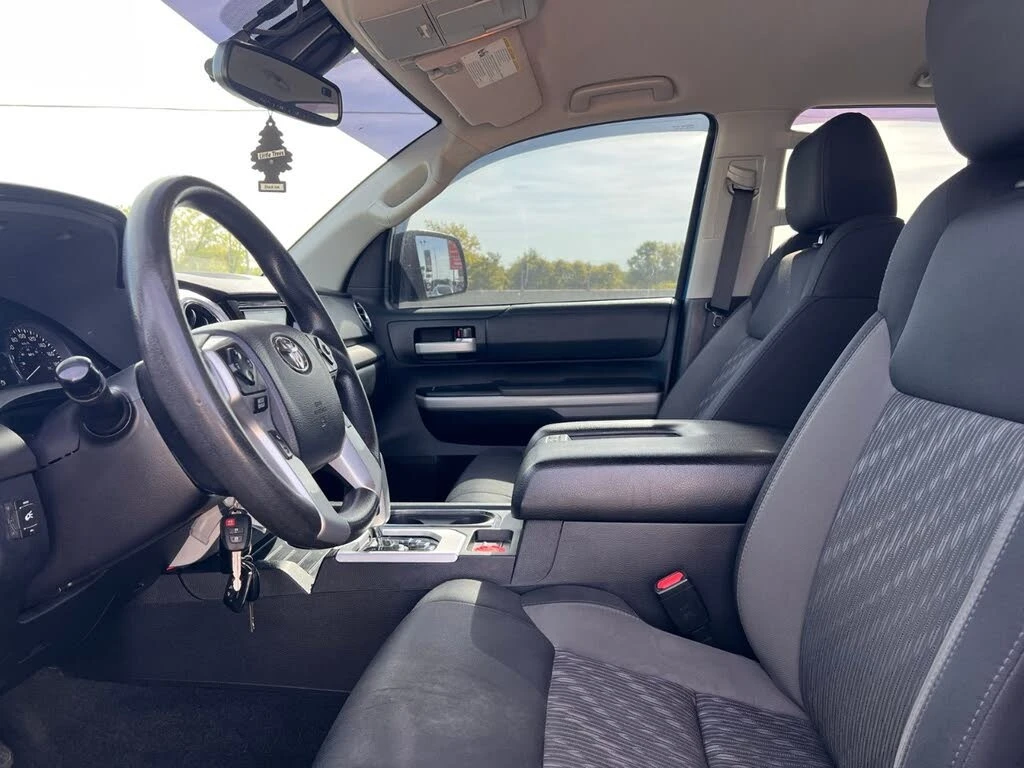 Toyota Tundra SR5 Double Cab 5.7L 4WD, снимка 9 - Автомобили и джипове - 55205715
