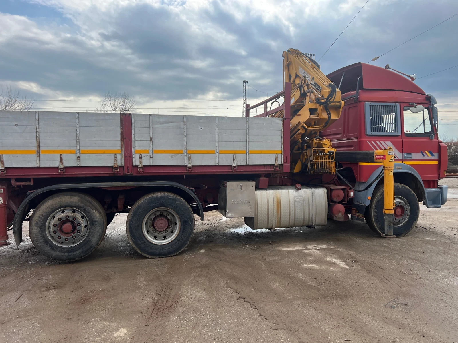 Iveco 190-32 Тристранен самосвал с кран, снимка 3 - Камиони - 53961088