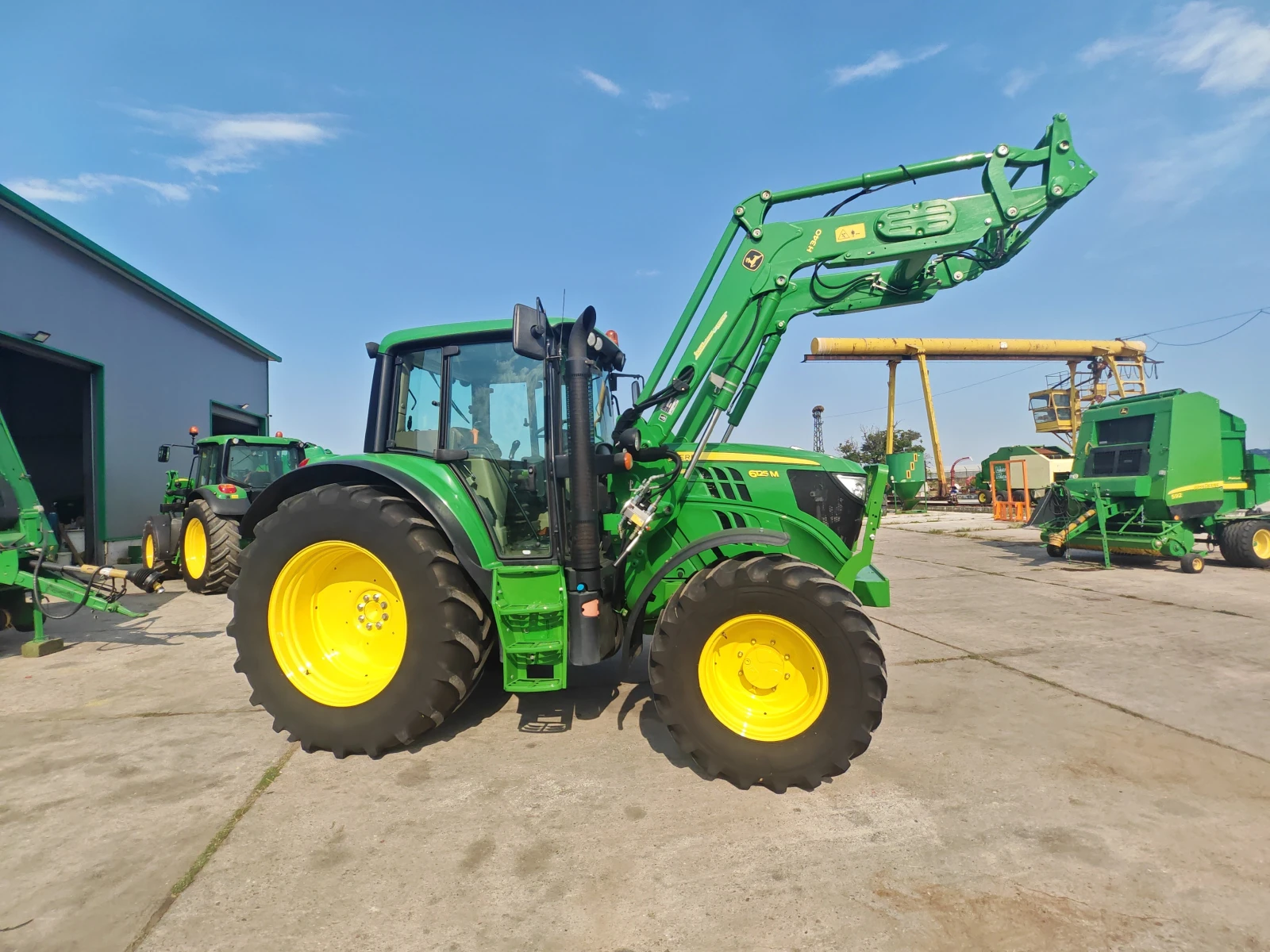 Трактор John Deere 6125R лизинг с първоначална вноска 20 % 